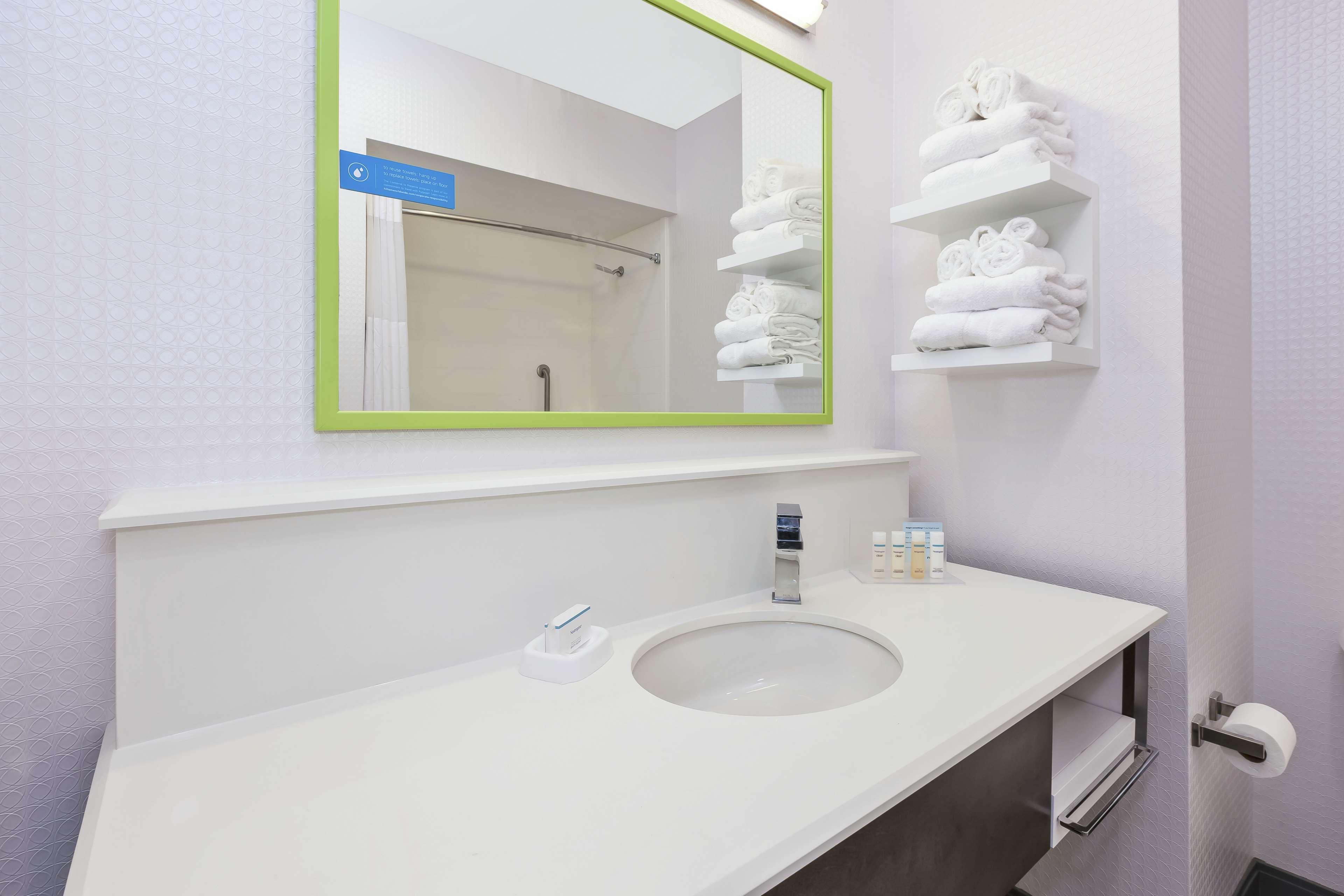 Hampton Inn Седалия Екстериор снимка
