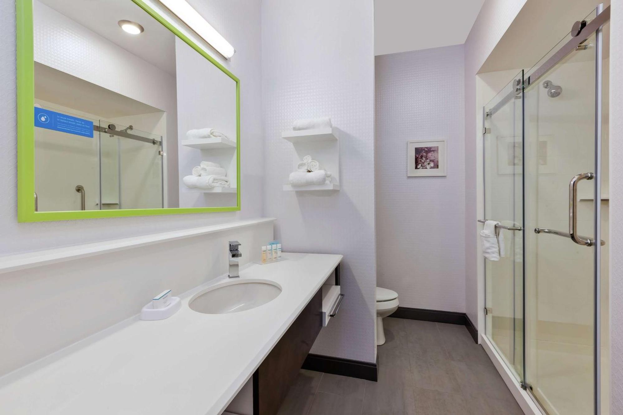 Hampton Inn Седалия Екстериор снимка