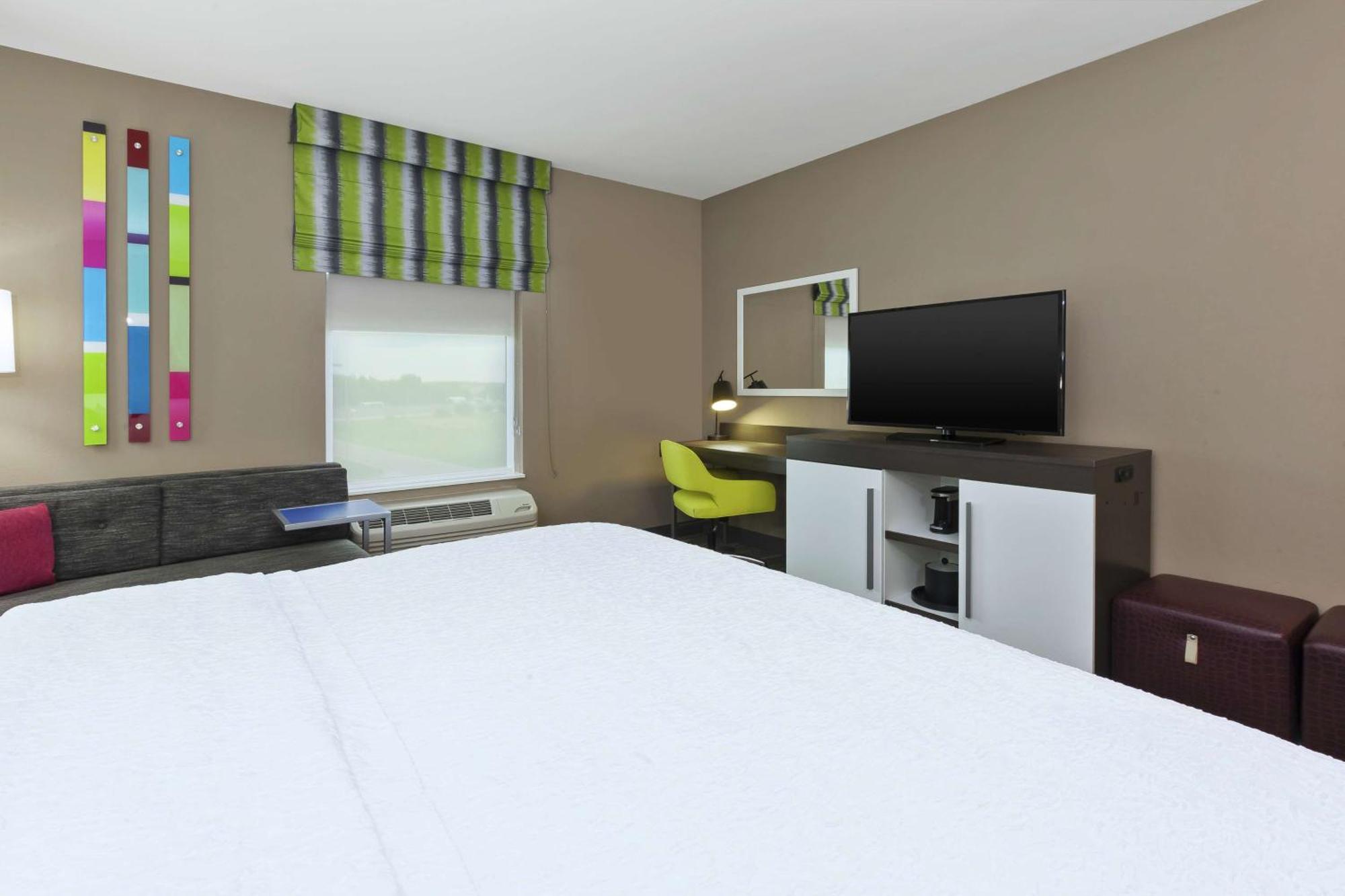 Hampton Inn Седалия Екстериор снимка