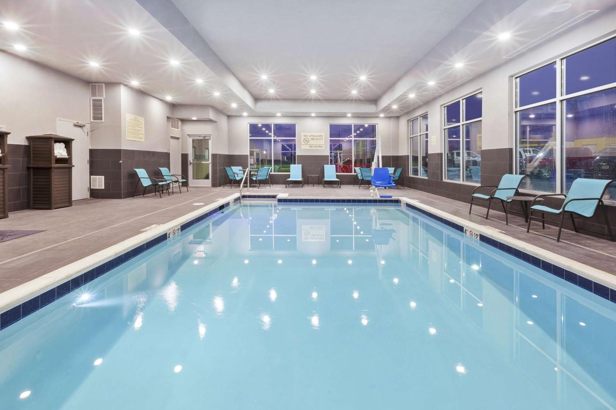 Hampton Inn Седалия Екстериор снимка