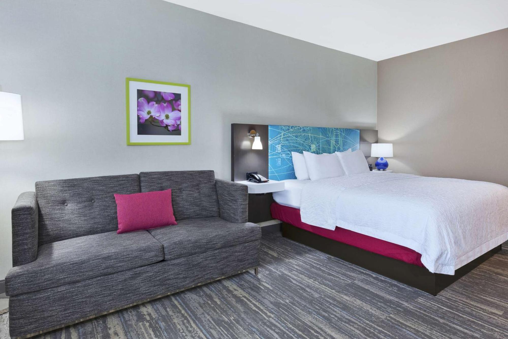 Hampton Inn Седалия Екстериор снимка