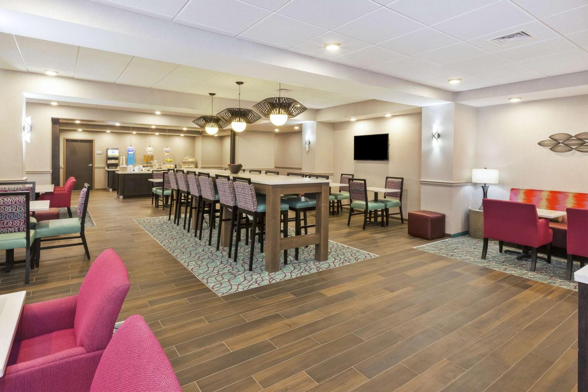 Hampton Inn Седалия Екстериор снимка