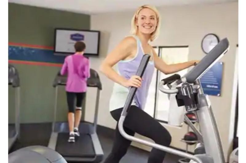 Hampton Inn Седалия Екстериор снимка