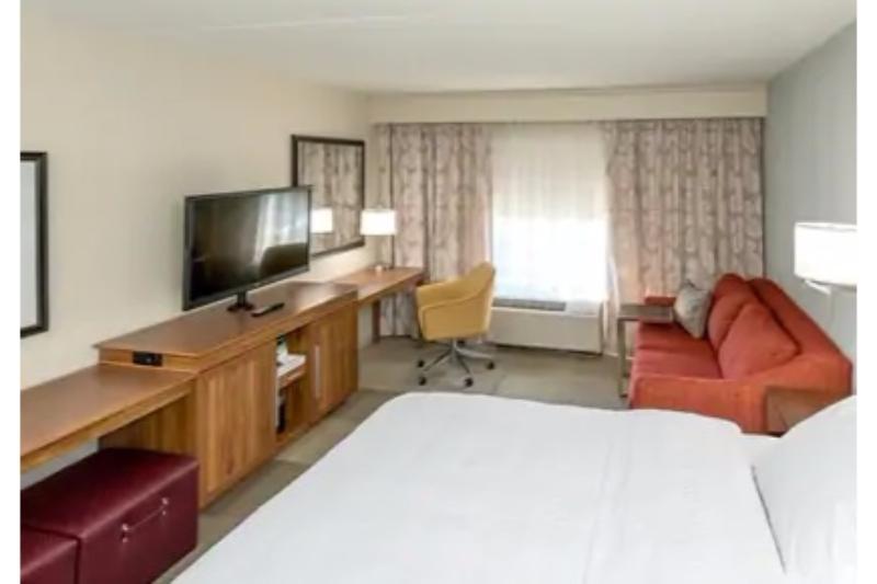 Hampton Inn Седалия Екстериор снимка