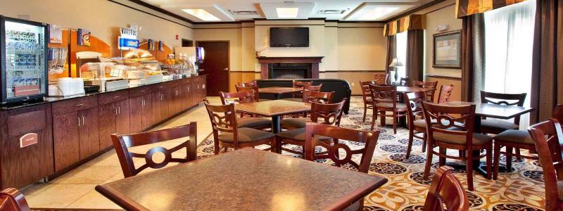 Hampton Inn Седалия Екстериор снимка